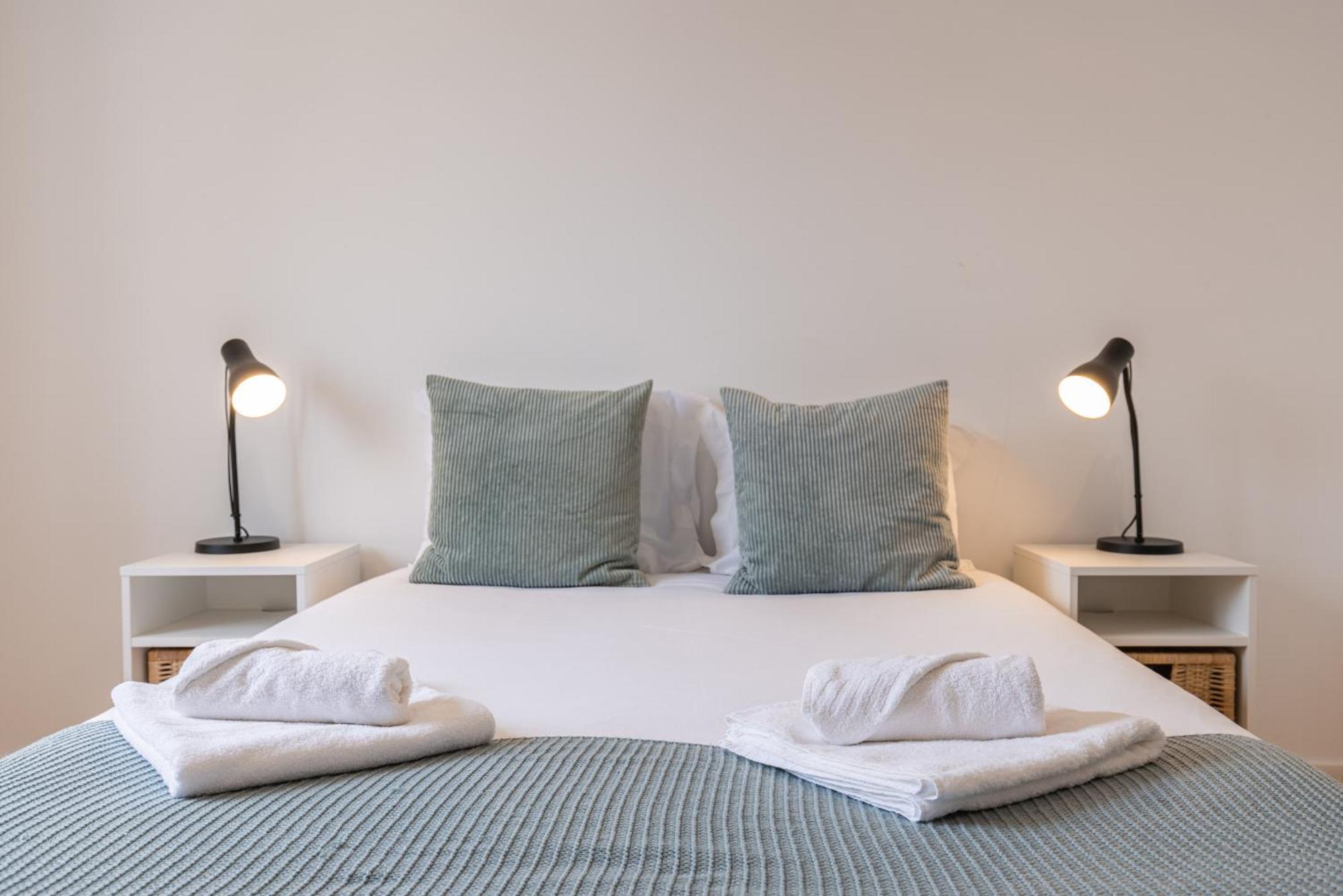 Madragoa Hideout Apartment Lisbon Bagian luar foto